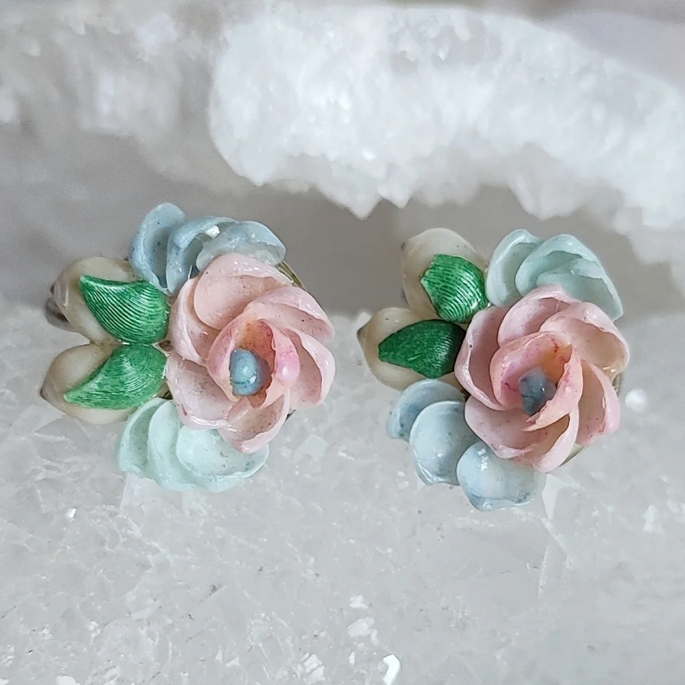 Miniature Pastel Delicate Sea Shell Silver Tone Vintage Old Screwback Earrings